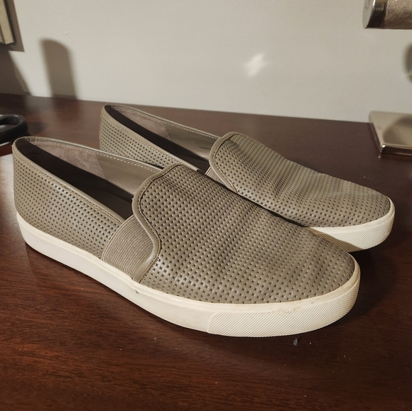 Vince‎ Blair Perforated Leather Slip-On Sneakers – Size 9 - Picture 12 of 12